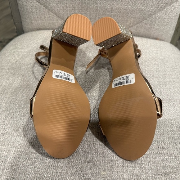 🔥🔥Beautiful Windsor heels🔥🔥 - Picture 5 of 6